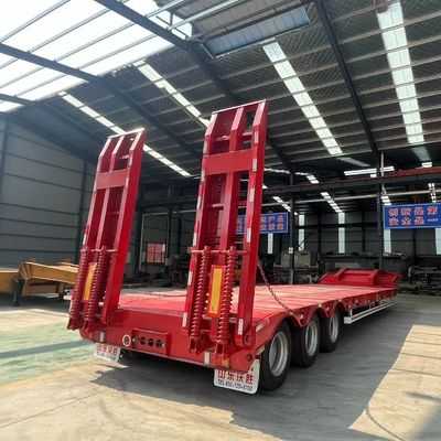 Een professionele zware halve aanhangwagen met drie assen en vier assen, maximale lading 30000 kg.