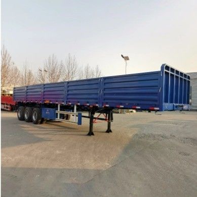 Goed Exporterend 13m 3 Achsel Side Wall Semi-trailer met hoge nuttige lading en staal materiaal