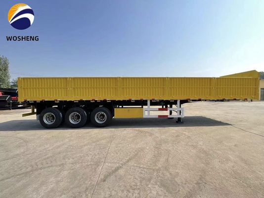 Semi-trailer met platte trailers met een zijkantwand en een airbag