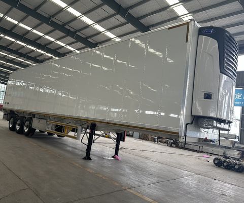 3 assen koelbus met een halve aanhangwagen