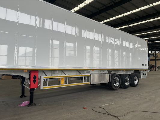 3 assen koelbus met een halve aanhangwagen