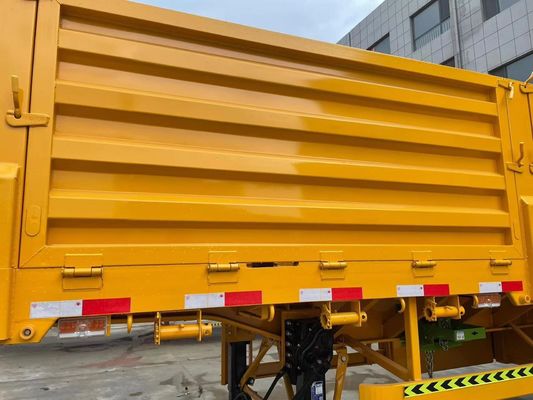 Geproduceerde Semi Truck Trailer met afmetingen 12400X2500X3650mm en zwaar landingsgestel