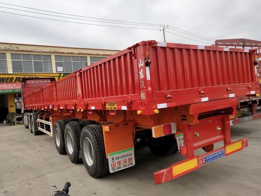 Semi-aanhangwagen voor het vervoer van vracht van staal met zijwand en mechanische ophanging