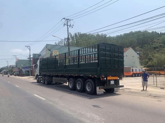 Hoog hek Semi-trailer voor aanpassing 3 assen 50-70 ton Staak type hek Semi-trailer