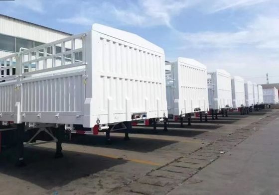 Semi-trailer voor het vervoer van 60-100 ton bouwmaterialen en op verzoek van de klant