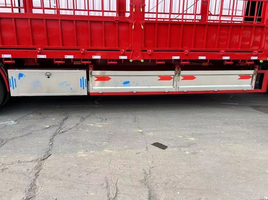 Trucktrailer voor het vervoer van vee 3 assen 20-40 ton Hoge hek Halve aanhangwagen