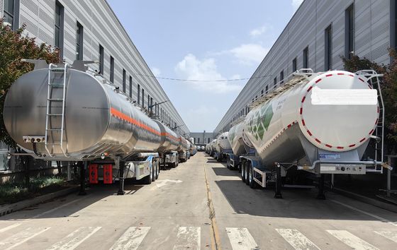Veilige Semi-trailer voor brandstoftransport 55cbm 45000/50000 liter Diesel Tanker