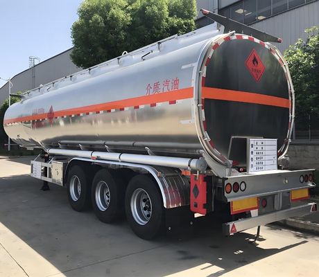 Q345B T700 Materiaal 3-assen brandstoftank Halve aanhangwagen met aanpasbare verf en onderkant