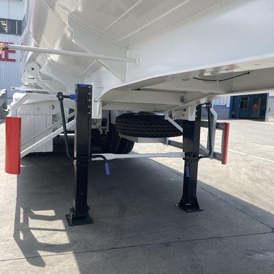 Export van een 3 assen brandstoftanker met een maximale lading van 60000 kg en een velg van 9,0-22.5
