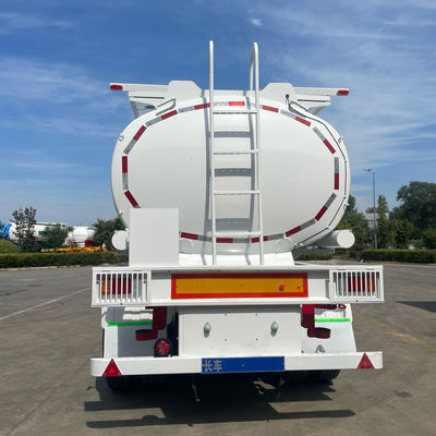 Export van een 3 assen brandstoftanker met een maximale lading van 60000 kg en een velg van 9,0-22.5