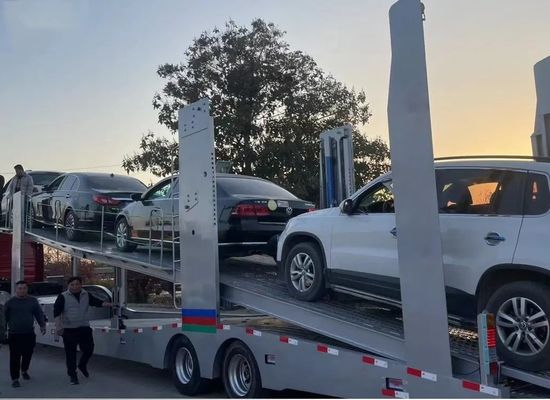 Makkelijk te vervoeren auto's met Wosheng 2 assen Car Car Carrier Trailer en 4 stuks velgen